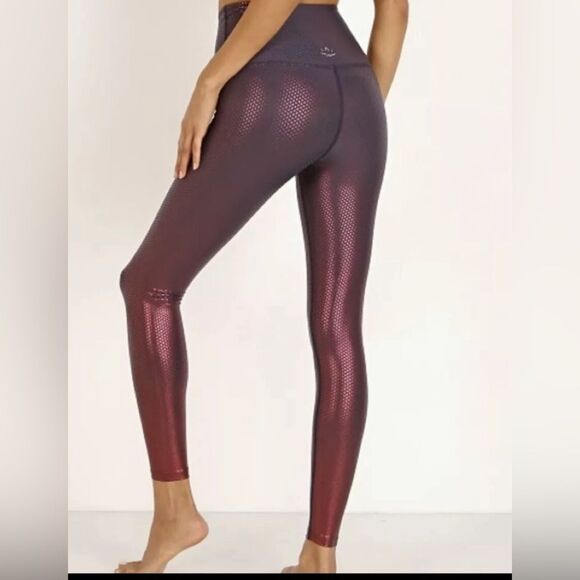 Beyond Yoga High waisted Midi Legging, Navy/Red Metallic, Size M - Picture 6 of 11
